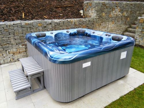 Vířivka na zahradě Pelhřimov