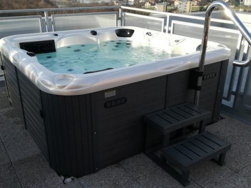 Vířivka na střešní terase Praha