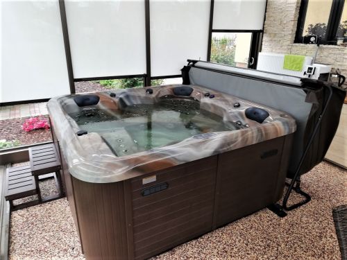 Vířivka LUCIDA pro 4 osoby