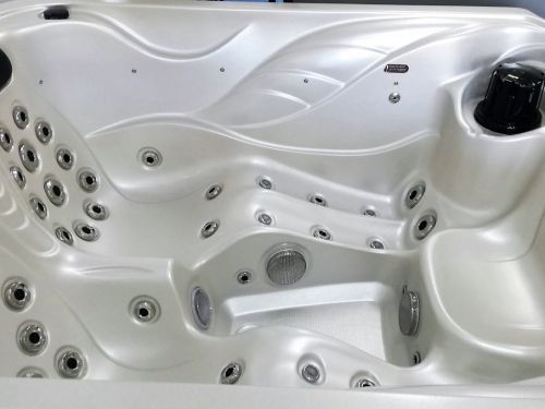 Vířivka LAMIA boční pohled 1