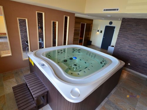 Vířivka s přelivem VEGA Comfort